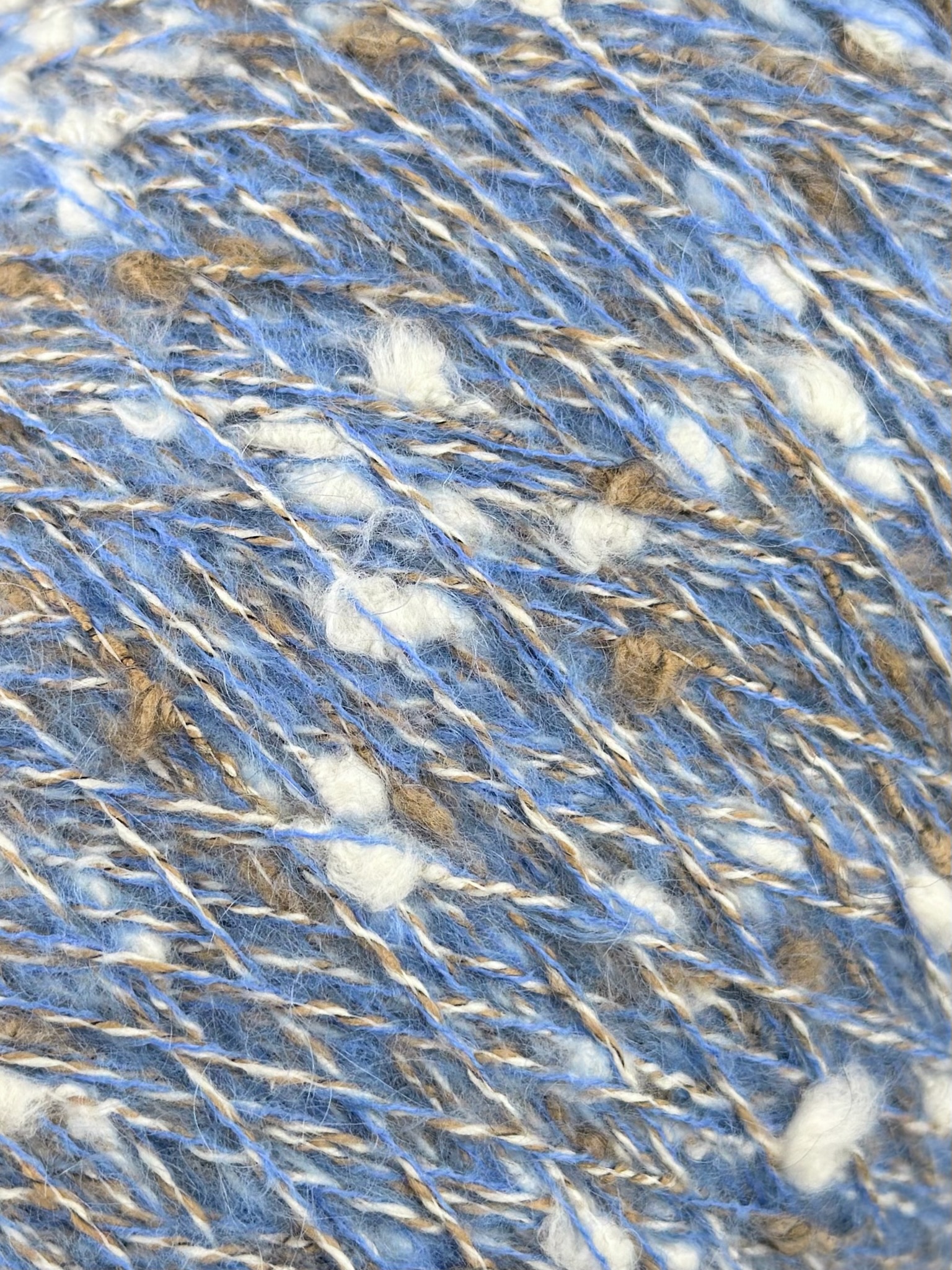 New Mill Fuego Nm 2500 – Fantasiegarn Bouclé mit Kaschmir, Wolle und Kid Mohair col. Himmelblau